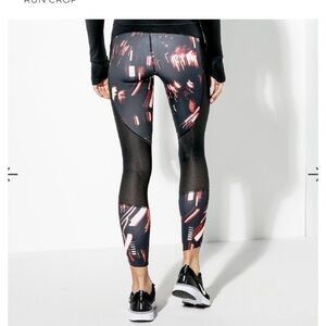 WOMEN'S black tights UA SpeedPocket Mesh Printed Run Crop Under Armor M